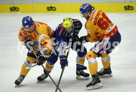 EBEL. Eishockey Bundesliga. EC VSV gegen Migross Supermercati Asiago Hockey.  Benjamin Lanzinger, (VSV),   Bryce Gianni iAlcock Misley, Michele Marchetti  (Asiago). Villach, am 18.10.2022.
Foto: Kuess
www.qspictures.net
---
pressefotos, pressefotografie, kuess, qs, qspictures, sport, bild, bilder, bilddatenbank