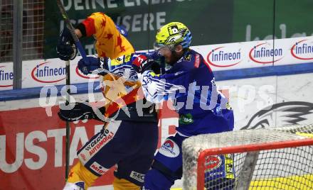 EBEL. Eishockey Bundesliga. EC VSV gegen Migross Supermercati Asiago Hockey.  Alexander Rauchenwald,  (VSV),  Filippo Rigoni  (Asiago). Villach, am 18.10.2022.
Foto: Kuess
www.qspictures.net
---
pressefotos, pressefotografie, kuess, qs, qspictures, sport, bild, bilder, bilddatenbank