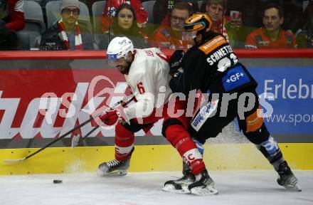 EBEL. Eishockey Bundesliga. EC KAC gegen  Steinbach Black Wings Linz 1992. Lucas Lessio,  (KAC),  Ramon Schnetzer   (Black Wings). Klagenfurt, am 21.10.2022.
Foto: Kuess
www.qspictures.net
---
pressefotos, pressefotografie, kuess, qs, qspictures, sport, bild, bilder, bilddatenbank