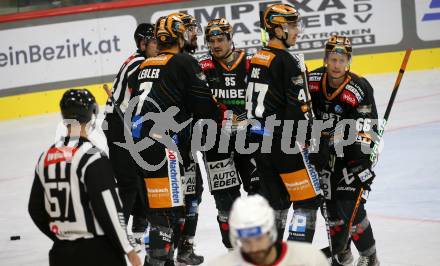 EBEL. Eishockey Bundesliga. EC KAC gegen  Steinbach Black Wings Linz 1992.  Torjubel Stefan Gaffal, Brian Lebler, Michael Haga, Logan Roe   (Black Wings). Klagenfurt, am 21.10.2022.
Foto: Kuess
www.qspictures.net
---
pressefotos, pressefotografie, kuess, qs, qspictures, sport, bild, bilder, bilddatenbank