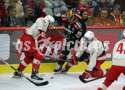 EBEL. Eishockey Bundesliga. EC KAC gegen  Steinbach Black Wings Linz 1992.  Lucas Lessio, Manuel Ganahl, (KAC),   Michael Haga  (Black Wings). Klagenfurt, am 21.10.2022.
Foto: Kuess
www.qspictures.net
---
pressefotos, pressefotografie, kuess, qs, qspictures, sport, bild, bilder, bilddatenbank