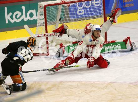 EBEL. Eishockey Bundesliga. EC KAC gegen  Steinbach Black Wings Linz 1992. Thomas Vallant, Sebastian Dahm, (KAC),  Stefan Gaffal    (Black Wings). Klagenfurt, am 21.10.2022.
Foto: Kuess
www.qspictures.net
---
pressefotos, pressefotografie, kuess, qs, qspictures, sport, bild, bilder, bilddatenbank