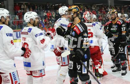 EBEL. Eishockey Bundesliga. EC KAC gegen  Steinbach Black Wings 1992.  Thomas Koch, Martin Schumnig (KAC). Klagenfurt, am 21.10.2022.
Foto: Kuess
www.qspictures.net
---
pressefotos, pressefotografie, kuess, qs, qspictures, sport, bild, bilder, bilddatenbank