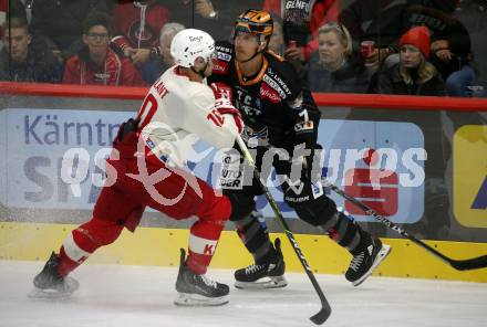 EBEL. Eishockey Bundesliga. EC KAC gegen  Steinbach Black Wings 1992.  Thomas Vallant, (KAC),  Brian Lebler   (Black Wings). Klagenfurt, am 21.10.2022.
Foto: Kuess
www.qspictures.net
---
pressefotos, pressefotografie, kuess, qs, qspictures, sport, bild, bilder, bilddatenbank