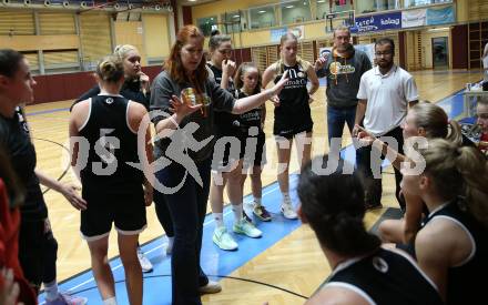 Basketball Damen Superliga. Grunddurchgang 4. Runde. KOS Celovec Damen gegen Basket Flames Women. Trainerin Rossitza Tzarova-Andonova (Basket Flames). Klagenfurt, 22.10.2022.
Foto: Kuess
---
pressefotos, pressefotografie, kuess, qs, qspictures, sport, bild, bilder, bilddatenbank