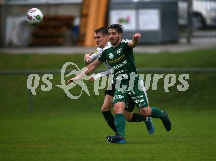 Fussball. Kaerntner Liga. Bleiburg gegen Lendorf.  Mathias Robert Knauder  (Bleiburg),  Julian Mataln  (Lendorf). Bleiburg, am 22.10.2022.
Foto: Kuess
---
pressefotos, pressefotografie, kuess, qs, qspictures, sport, bild, bilder, bilddatenbank