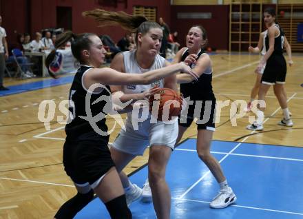 Basketball Damen Superliga. Grunddurchgang 4. Runde. KOS Celovec Damen gegen Basket Flames Women.  Nikolina Sofric (KOS), Violeta Grigorova, Franca Roedhammer  (Basket Flames). Klagenfurt, 22.10.2022.
Foto: Kuess
---
pressefotos, pressefotografie, kuess, qs, qspictures, sport, bild, bilder, bilddatenbank