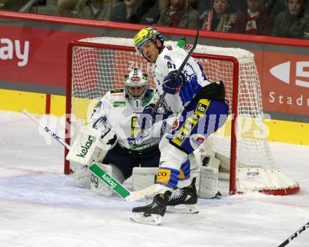 EBEL. Eishockey Bundesliga. EC KAC gegen  VSV.   Simon Despres, LAMOUREUX JEAN PHILIPPE  (VSV). Klagenfurt, am 26.10.2022.
Foto: Kuess
www.qspictures.net
---
pressefotos, pressefotografie, kuess, qs, qspictures, sport, bild, bilder, bilddatenbank