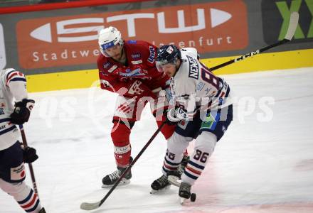 EBEL. Eishockey Bundesliga. EC KAC gegen  Hydro Fehervar AV 19.  Manuel Ganahl, (KAC),    Patrick Newell  (Fehervar). Klagenfurt, am 28.10.2022.
Foto: Kuess
www.qspictures.net
---
pressefotos, pressefotografie, kuess, qs, qspictures, sport, bild, bilder, bilddatenbank