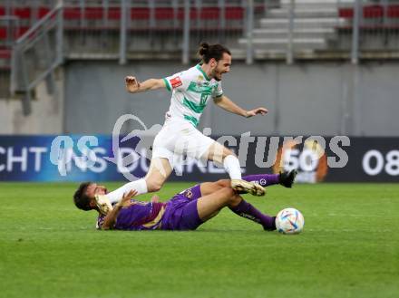 Fussball Bundesliga. SK Austria Klagenfurt gegen WSG Tirol. Kosmas Gkezos  (Klagenfurt),  Thomas Sabitzer (Tirol). Klagenfurt, am 29.10.2022.
Foto: Kuess
---
pressefotos, pressefotografie, kuess, qs, qspictures, sport, bild, bilder, bilddatenbank