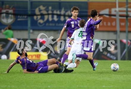 Fussball Bundesliga. SK Austria Klagenfurt gegen WSG Tirol.  Kosmas Gkezos, Simon Straudi,  (Klagenfurt),  Valentino Mueller (Tirol). Klagenfurt, am 29.10.2022.
Foto: Kuess
---
pressefotos, pressefotografie, kuess, qs, qspictures, sport, bild, bilder, bilddatenbank