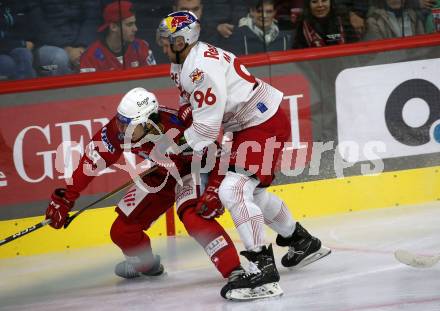 EBEL. Eishockey Bundesliga. EC KAC gegen  EC Red Bull Salzburg.  Luka Gomboc, (KAC),    Mario Huber  (Salzburg). Klagenfurt, am 30.10.2022.
Foto: Kuess
www.qspictures.net
---
pressefotos, pressefotografie, kuess, qs, qspictures, sport, bild, bilder, bilddatenbank