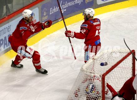 EBEL. Eishockey Bundesliga. EC KAC gegen  EC Red Bull Salzburg. Torjubel Nicholas Eric Petersen, Rok Ticar  (KAC). Klagenfurt, am 30.10.2022.
Foto: Kuess
www.qspictures.net
---
pressefotos, pressefotografie, kuess, qs, qspictures, sport, bild, bilder, bilddatenbank