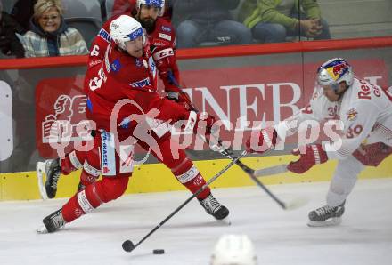 EBEL. Eishockey Bundesliga. EC KAC gegen  EC Red Bull Salzburg.  Nicholas Eric Petersen, (KAC),   Chay Genoway  (Salzburg). Klagenfurt, am 30.10.2022.
Foto: Kuess
www.qspictures.net
---
pressefotos, pressefotografie, kuess, qs, qspictures, sport, bild, bilder, bilddatenbank