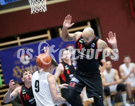 Basketball 2. Liga 2022/2023. Grunddurchgang 4. Runde.  KOS Celovec gegen  Mistelbach Mustangs.  Andrej Blazevic (KOS),  Michal Norwa (Mistelbach Mustangs). Klagenfurt, am 29.10.2022.
Foto: Kuess
www.qspictures.net
---
pressefotos, pressefotografie, kuess, qs, qspictures, sport, bild, bilder, bilddatenbank