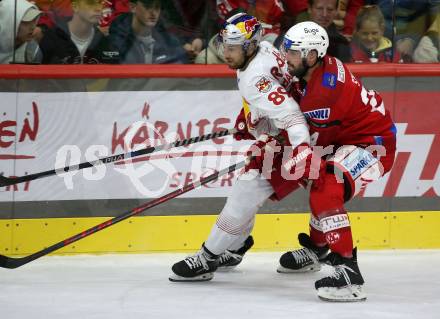 EBEL. Eishockey Bundesliga. EC KAC gegen  EC Red Bull Salzburg.  Steven Strong,  (KAC),    Florian Baltram(Salzburg). Klagenfurt, am 30.10.2022.
Foto: Kuess
www.qspictures.net
---
pressefotos, pressefotografie, kuess, qs, qspictures, sport, bild, bilder, bilddatenbank