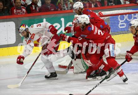 EBEL. Eishockey Bundesliga. EC KAC gegen  EC Red Bull Salzburg.  Thomas Hundertpfund, (KAC),  Peter Schneider   (Salzburg). Klagenfurt, am 30.10.2022.
Foto: Kuess
www.qspictures.net
---
pressefotos, pressefotografie, kuess, qs, qspictures, sport, bild, bilder, bilddatenbank