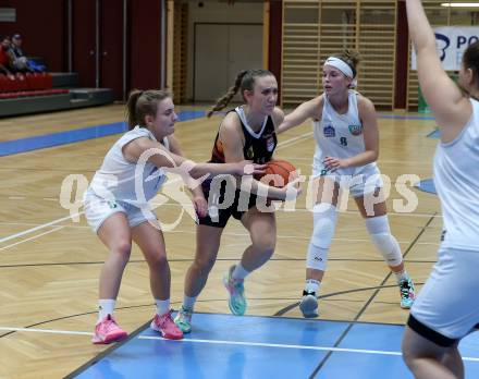 Basketball Damen Superliga. Grunddurchgang 5. Runde. KOS Celovec Damen gegen Vienna United Women.  Monika Ristic, Antonia Ronacher (KOS),  Marie-Christine Loderer (Vienna United Women). Klagenfurt, 29.10.2022.
Foto: Kuess
---
pressefotos, pressefotografie, kuess, qs, qspictures, sport, bild, bilder, bilddatenbank