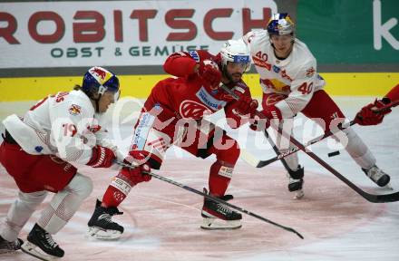 EBEL. Eishockey Bundesliga. EC KAC gegen  EC Red Bull Salzburg. Steven Strong,  (KAC),    Aljaz Predan, Tim Luca Harnisch  (Salzburg). Klagenfurt, am 30.10.2022.
Foto: Kuess
www.qspictures.net
---
pressefotos, pressefotografie, kuess, qs, qspictures, sport, bild, bilder, bilddatenbank