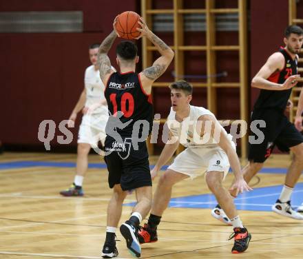 Basketball 2. Liga 2022/2023. Grunddurchgang 4. Runde.  KOS Celovec gegen  Mistelbach Mustangs. Andrej Blazevic (KOS), Zdenek Nehyba (Mistelbach Mustangs). Klagenfurt, am 29.10.2022.
Foto: Kuess
www.qspictures.net
---
pressefotos, pressefotografie, kuess, qs, qspictures, sport, bild, bilder, bilddatenbank