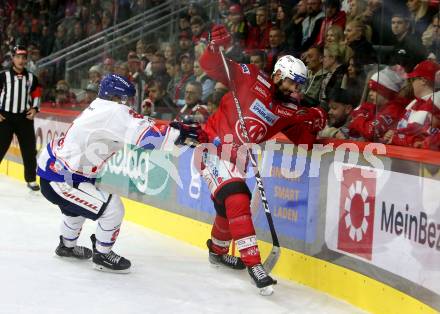 EBEL. Eishockey Bundesliga. EC KAC gegen  HC Innsbruck - Die Haie.  Lucas Lessio,  (KAC),    Corey Mackin (Innsbruck). Klagenfurt, am 1.11.2022.
Foto: Kuess
www.qspictures.net
---
pressefotos, pressefotografie, kuess, qs, qspictures, sport, bild, bilder, bilddatenbank