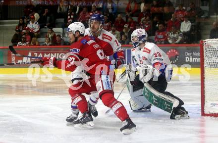 EBEL. Eishockey Bundesliga. EC KAC gegen  HC Innsbruck - Die Haie. Matthew Fraser,  (KAC),    Nico Feldner, Thomas Edward McCollum (Innsbruck). Klagenfurt, am 1.11.2022.
Foto: Kuess
www.qspictures.net
---
pressefotos, pressefotografie, kuess, qs, qspictures, sport, bild, bilder, bilddatenbank