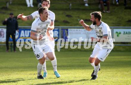 Fussball Kaerntner Liga. Koettmannsdorf gegen St. Jakob/Ros..  Torjubel Nace Erzen, Patrick Rene Striednig,  Christopher Sallinger (Koettmannsdorf). Koettmannsdorf, am 5.11.2022.
Foto: Kuess

---
pressefotos, pressefotografie, kuess, qs, qspictures, sport, bild, bilder, bilddatenbank