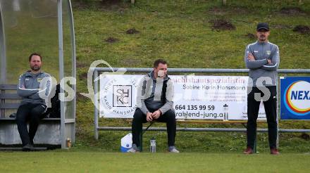 Fussball Kaerntner Liga. Koettmannsdorf gegen St. Jakob/Ros..  Trainer Gernot Lamprecht, Martin Oblak, Christian Hutter (Koettmannsdorf),. KLagenfurt, am 5.11.2022.
Foto: Kuess

---
pressefotos, pressefotografie, kuess, qs, qspictures, sport, bild, bilder, bilddatenbank