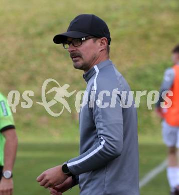 Fussball Kaerntner Liga. Koettmannsdorf gegen St. Jakob/Ros..  Trainer Christian Hutter, (Koettmannsdorf). KLagenfurt, am 5.11.2022.
Foto: Kuess

---
pressefotos, pressefotografie, kuess, qs, qspictures, sport, bild, bilder, bilddatenbank