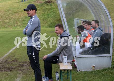 Fussball Kaerntner Liga. Koettmannsdorf gegen St. Jakob/Ros..  Trainer Christian Hutter, Martin Oblak, Gernot Lamprecht (Koettmannsdorf). KLagenfurt, am 5.11.2022.
Foto: Kuess

---
pressefotos, pressefotografie, kuess, qs, qspictures, sport, bild, bilder, bilddatenbank