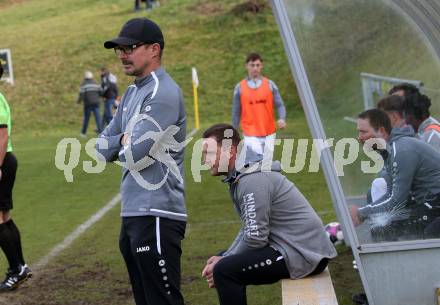 Fussball Kaerntner Liga. Koettmannsdorf gegen St. Jakob/Ros..  Trainer Christian Hutter, Martin Oblak, Gernot Lamprecht (Koettmannsdorf). KLagenfurt, am 5.11.2022.
Foto: Kuess

---
pressefotos, pressefotografie, kuess, qs, qspictures, sport, bild, bilder, bilddatenbank