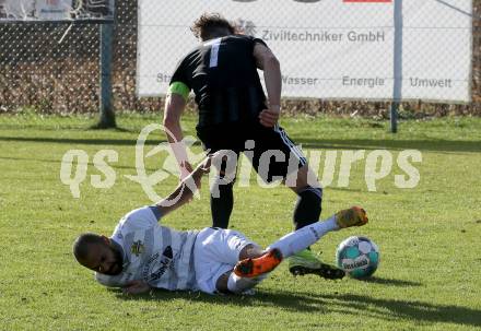 Fussball Kaerntner Liga. Koettmannsdorf gegen St. Jakob/Ros..  Tyrone Marcel Mc Cargo (Koettmannsdorf), Manuel Alexander Schuettelkopf    (St. Jakob). KLagenfurt, am 5.11.2022.
Foto: Kuess

---
pressefotos, pressefotografie, kuess, qs, qspictures, sport, bild, bilder, bilddatenbank