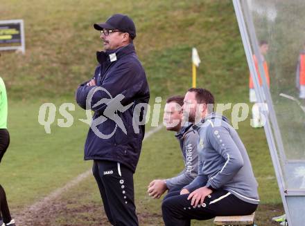 Fussball Kaerntner Liga. Koettmannsdorf gegen St. Jakob/Ros..  Trainer Christian Hutter, Martin Oblak, Gernot Lamprecht (Koettmannsdorf). KLagenfurt, am 5.11.2022.
Foto: Kuess

---
pressefotos, pressefotografie, kuess, qs, qspictures, sport, bild, bilder, bilddatenbank