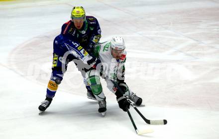 EBEL. Eishockey Bundesliga. EC VSV gegen HK SZ Olimpija Laibach.  Blaz Tomazevic, (VSV),    Carl Watson Neill  (Olimpija). Villach, am 6.11.2022.
Foto: Kuess
www.qspictures.net
---
pressefotos, pressefotografie, kuess, qs, qspictures, sport, bild, bilder, bilddatenbank