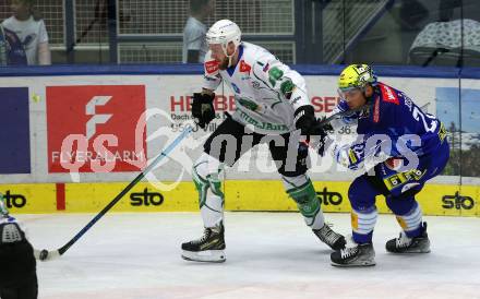 EBEL. Eishockey Bundesliga. EC VSV gegen HK SZ Olimpija. Derek Joslin,  (VSV),   Miha Zajc  (Olimpija). Villach, am 6.11.2022.
Foto: Kuess
www.qspictures.net
---
pressefotos, pressefotografie, kuess, qs, qspictures, sport, bild, bilder, bilddatenbank