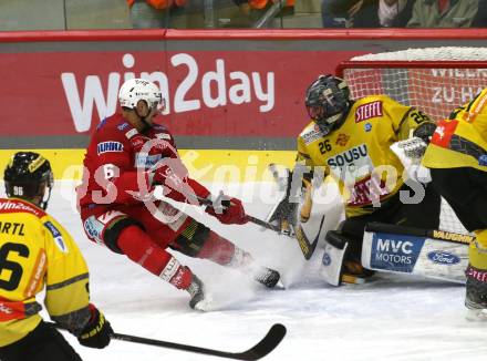 EBEL. Eishockey Bundesliga. EC KAC gegen  spusu Vienna Capitals.   Lucas Lessio, (KAC),    Stefan Steen (Vienna Capitals). Klagenfurt, am 6.11.2022.
Foto: Kuess
www.qspictures.net
---
pressefotos, pressefotografie, kuess, qs, qspictures, sport, bild, bilder, bilddatenbank