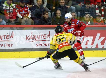 EBEL. Eishockey Bundesliga. EC KAC gegen  spusu Vienna Capitals.  Rihards Bukarts, (KAC),    Maxwell Zimmer (Vienna Capitals). Klagenfurt, am 6.11.2022.
Foto: Kuess
www.qspictures.net
---
pressefotos, pressefotografie, kuess, qs, qspictures, sport, bild, bilder, bilddatenbank