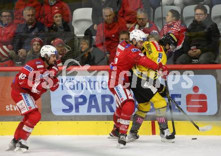 EBEL. Eishockey Bundesliga. EC KAC gegen  spusu Vienna Capitals.  Witting Samuel, Finn Van EE; (KAC),    Niklas Wuerschl  (Vienna Capitals). Klagenfurt, am 6.11.2022.
Foto: Kuess
www.qspictures.net
---
pressefotos, pressefotografie, kuess, qs, qspictures, sport, bild, bilder, bilddatenbank