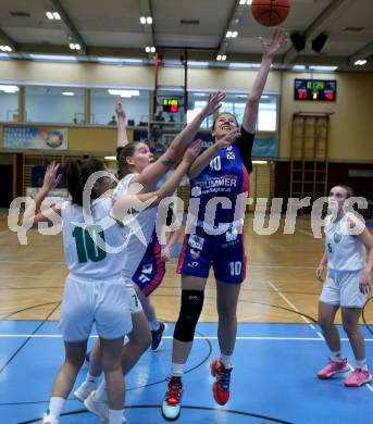 Basketball Damen. AUSTRIA CUP.  KOS Celovec Damen gegen UBSC-DBBC Graz.  Valentina Peulic, Nikolina Sofric (KOS),  Ajla Meskic (Graz). Klagenfurt, 12.11.2022.
Foto: Kuess
---
pressefotos, pressefotografie, kuess, qs, qspictures, sport, bild, bilder, bilddatenbank