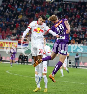 Fussball Bundesliga. SK Austria Klagenfurt gegen FC Red Bull Salzburg.  Jonas Arweiler, (Klagenfurt), Amar Dedic  (Salzburg). Klagenfurt, am 13.11.2022.
Foto: Kuess
---
pressefotos, pressefotografie, kuess, qs, qspictures, sport, bild, bilder, bilddatenbank