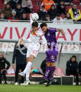 Fussball Bundesliga. SK Austria Klagenfurt gegen FC Red Bull Salzburg.  Kosmas Gkezos, (Klagenfurt), Roko Simic  (Salzburg). Klagenfurt, am 13.11.2022.
Foto: Kuess
---
pressefotos, pressefotografie, kuess, qs, qspictures, sport, bild, bilder, bilddatenbank