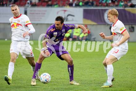 Fussball Bundesliga. SK Austria Klagenfurt gegen FC Red Bull Salzburg.  Markus Pink, Klagenfurt),  Strahinja Pavlovic, Nicolas Seiwald ( (Salzburg). Klagenfurt, am 13.11.2022.
Foto: Kuess
---
pressefotos, pressefotografie, kuess, qs, qspictures, sport, bild, bilder, bilddatenbank