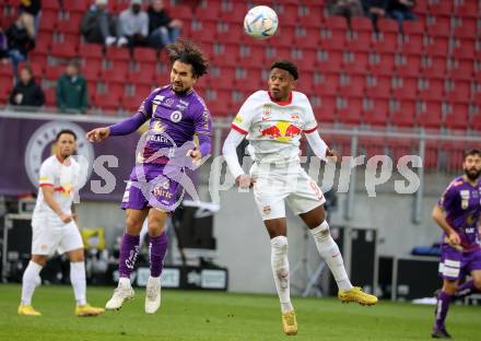 Fussball Bundesliga. SK Austria Klagenfurt gegen FC Red Bull Salzburg.  Maximiliano Moreira Romero, (Klagenfurt),  Junior Adamu (Salzburg). Klagenfurt, am 13.11.2022.
Foto: Kuess
---
pressefotos, pressefotografie, kuess, qs, qspictures, sport, bild, bilder, bilddatenbank