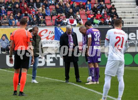 Fussball Bundesliga. SK Austria Klagenfurt gegen FC Red Bull Salzburg. Klaus Mitterdorfer, Arno Arthofer, Walter Ludescher,  Peter Kaiser,  Markus Pink (Klagenfurt). Klagenfurt, am 13.11.2022.
Foto: Kuess
---
pressefotos, pressefotografie, kuess, qs, qspictures, sport, bild, bilder, bilddatenbank