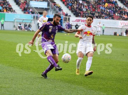 Fussball Bundesliga. SK Austria Klagenfurt gegen FC Red Bull Salzburg.  Kosmas Gkezos (Klagenfurt), Noah Okafor (Salzburg). Klagenfurt, am 13.11.2022.
Foto: Kuess
---
pressefotos, pressefotografie, kuess, qs, qspictures, sport, bild, bilder, bilddatenbank