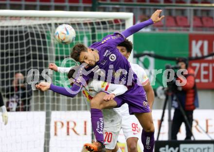 Fussball Bundesliga. SK Austria Klagenfurt gegen FC Red Bull Salzburg.  Thorsten Mahrer, (Klagenfurt),  Amar Dedic (Salzburg). Klagenfurt, am 13.11.2022.
Foto: Kuess
---
pressefotos, pressefotografie, kuess, qs, qspictures, sport, bild, bilder, bilddatenbank