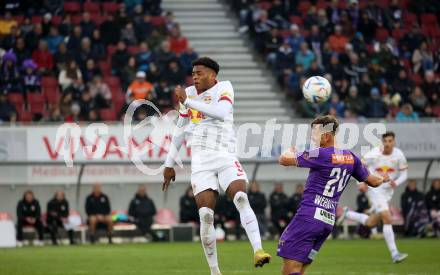 Fussball Bundesliga. SK Austria Klagenfurt gegen FC Red Bull Salzburg.  Christopher Wernitznig,  (Klagenfurt),  Junior Adamu (Salzburg). Klagenfurt, am 13.11.2022.
Foto: Kuess
---
pressefotos, pressefotografie, kuess, qs, qspictures, sport, bild, bilder, bilddatenbank