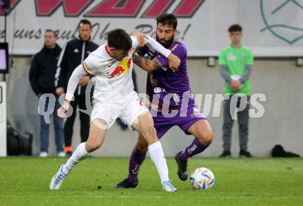 Fussball Bundesliga. SK Austria Klagenfurt gegen FC Red Bull Salzburg.  Kosmas Gkezos,  (Klagenfurt), Roko Simic (Salzburg). Klagenfurt, am 13.11.2022.
Foto: Kuess
---
pressefotos, pressefotografie, kuess, qs, qspictures, sport, bild, bilder, bilddatenbank