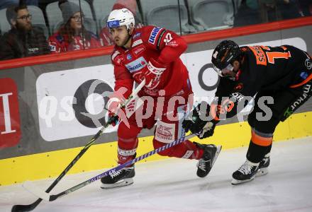 EBEL. Eishockey Bundesliga. EC KAC gegen  Moser Medical Graz99ers. Vallant Thomas  (KAC),    Schiechl Michael (Graz). Klagenfurt, am 15.11.2022.
Foto: Kuess
www.qspictures.net
---
pressefotos, pressefotografie, kuess, qs, qspictures, sport, bild, bilder, bilddatenbank