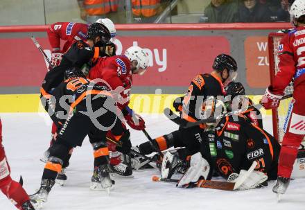 EBEL. Eishockey Bundesliga. EC KAC gegen  Moser Medical Graz99ers. Koch Thomas, Lessio Lucas (KAC),  Krainz Clemens, Engstrand Christian   (Graz). Klagenfurt, am 15.11.2022.
Foto: Kuess
www.qspictures.net
---
pressefotos, pressefotografie, kuess, qs, qspictures, sport, bild, bilder, bilddatenbank